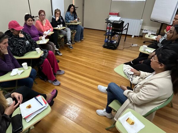 Café tertulia entre mujeres con discapacidad intelectual y mujeres migrantes en Rioja Acoge