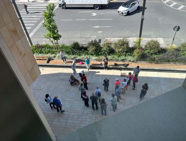 Punto de encuentro en el Centro de Salud La Villanueva para iniciar el Paseo Saludable por el Día de la Diversidad