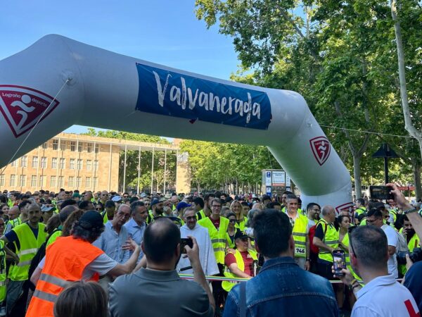 Momento de la salida para el inicio de la recorrido de 62 kilómetros de la Valvanerada 2026 en Logroño La Rioja