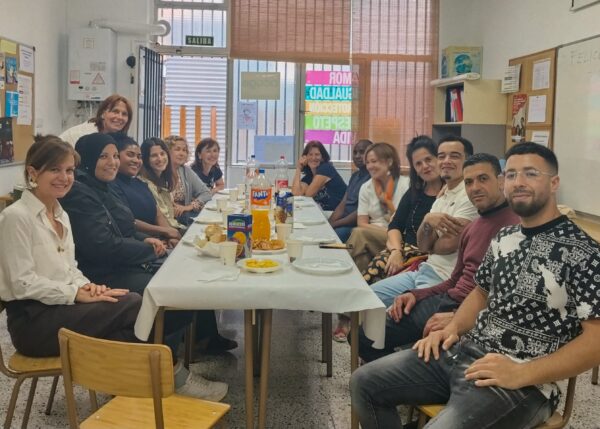 Fiesta de fin de fin de curso de las clases de Lengua 2025-2026 en el aula de Rioja Acoge
